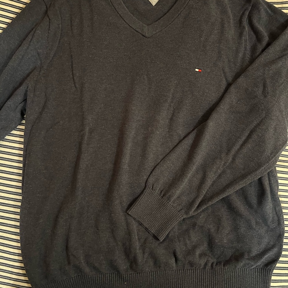 Tommy Hilfiger Gray V-Neck Sweater Classic Knit
